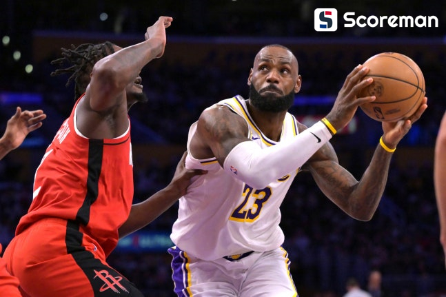 “크리스마스에 아멘!” 휴스턴, 아멘 톰슨 앞세워 레이커스 119-96 격파